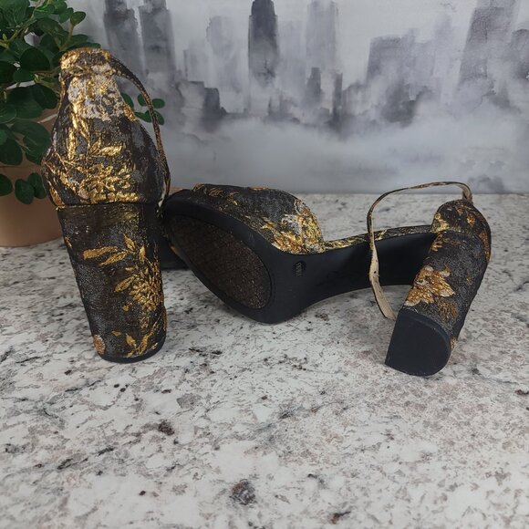 Jessica Simpson Gold Foil and Black Heels - Picture 4 of 4